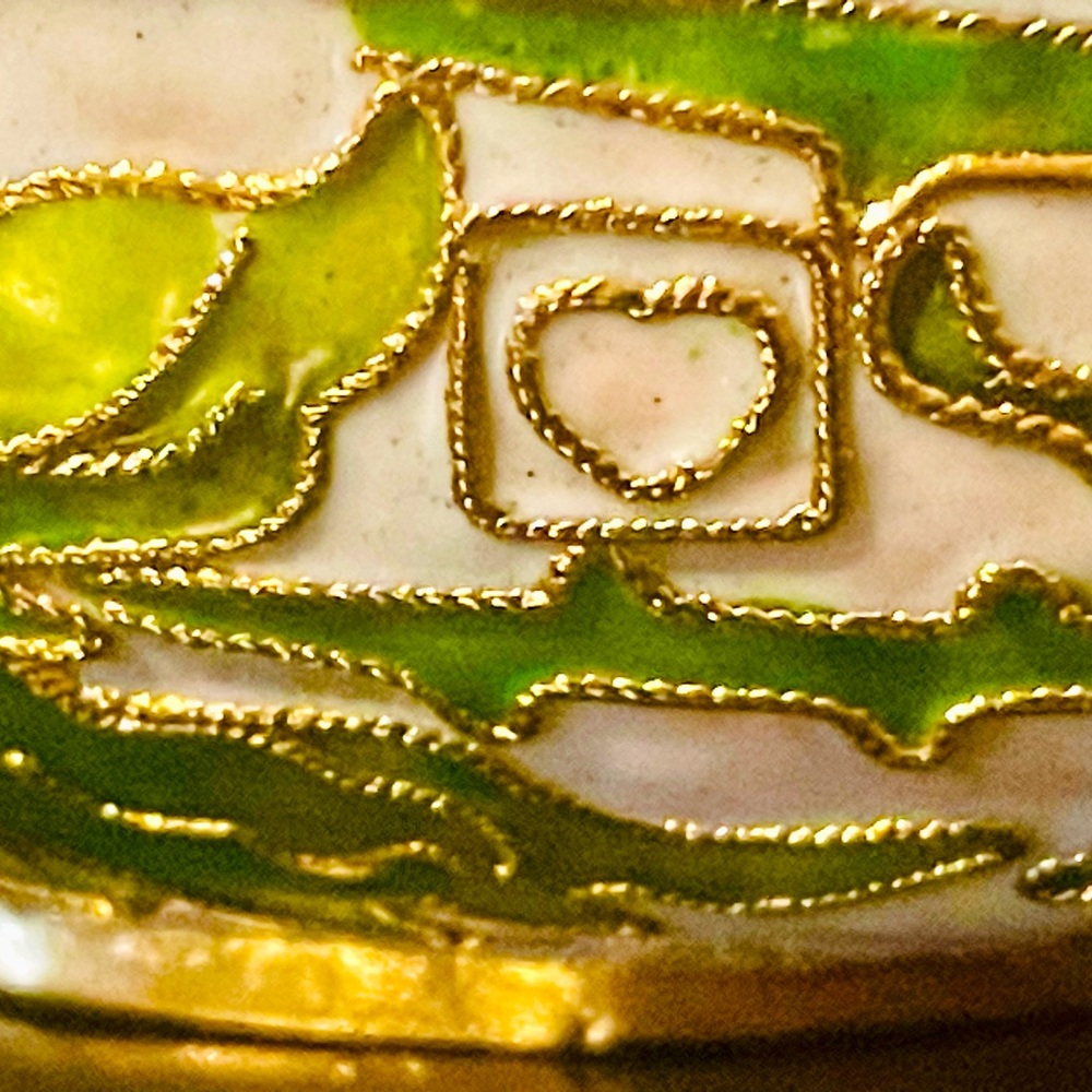 Vintage Cloisonne White and Gold Floral Heart Trinket Box - Picture 11 of 15